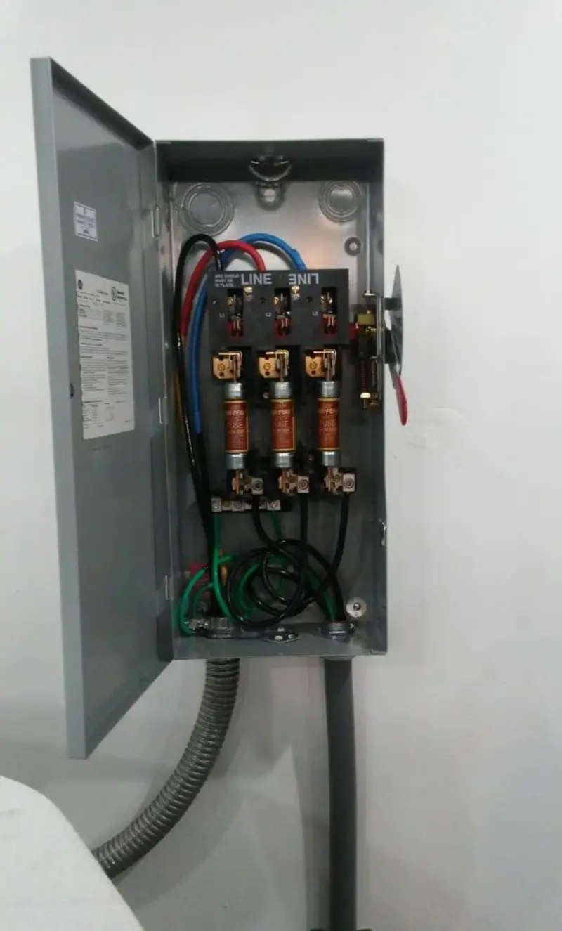 Three-phase disconnect switch installed for Smoke Detector Installation in Mississippi State